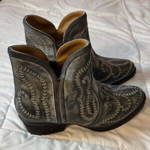 Sterling River Ankle Cowhide Leather Gray Embroidered  Western Cowgirl Sz 10M